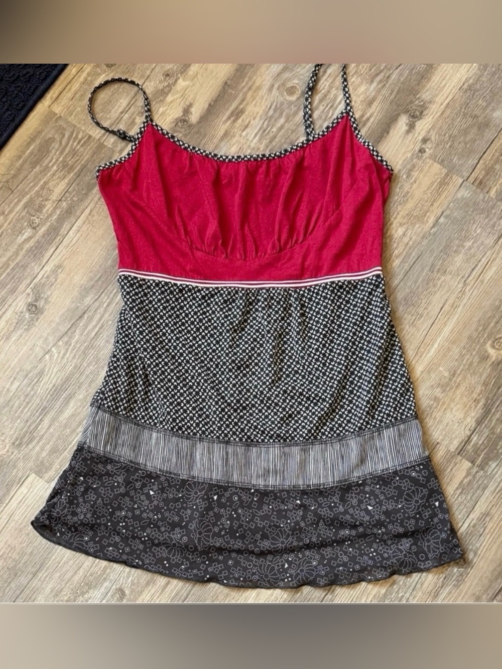 Sandwich pattern-block spaghetti-strap top size small